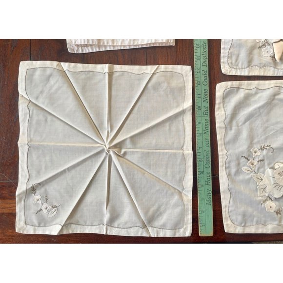 Vintage Napkins & Doilies set of 4 napkins n 4 doilies light yellow pocket decor - Picture 8 of 8